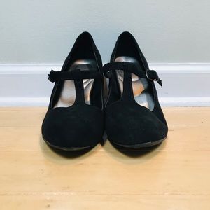 Kelly and Katie Black small black heels!